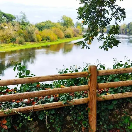 Hébergement de vacances De La Rivière *